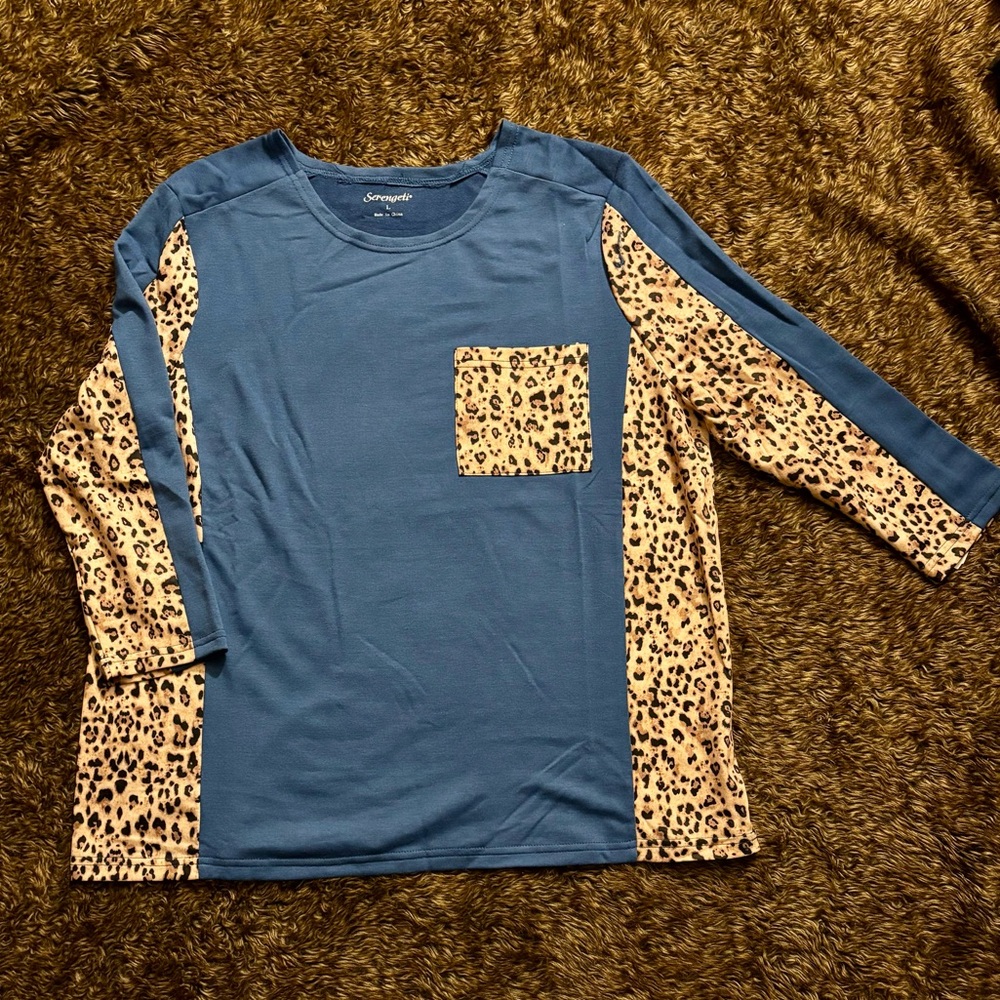 NWOT Blue and Leopard Print Top Women’s Large